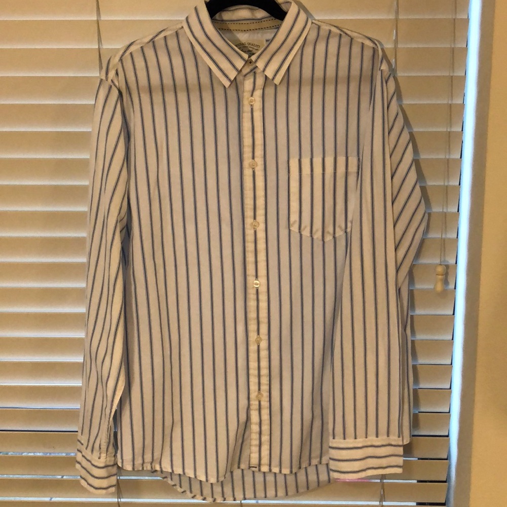 Aeropostale Men’s White and Blue Button Down Shirt